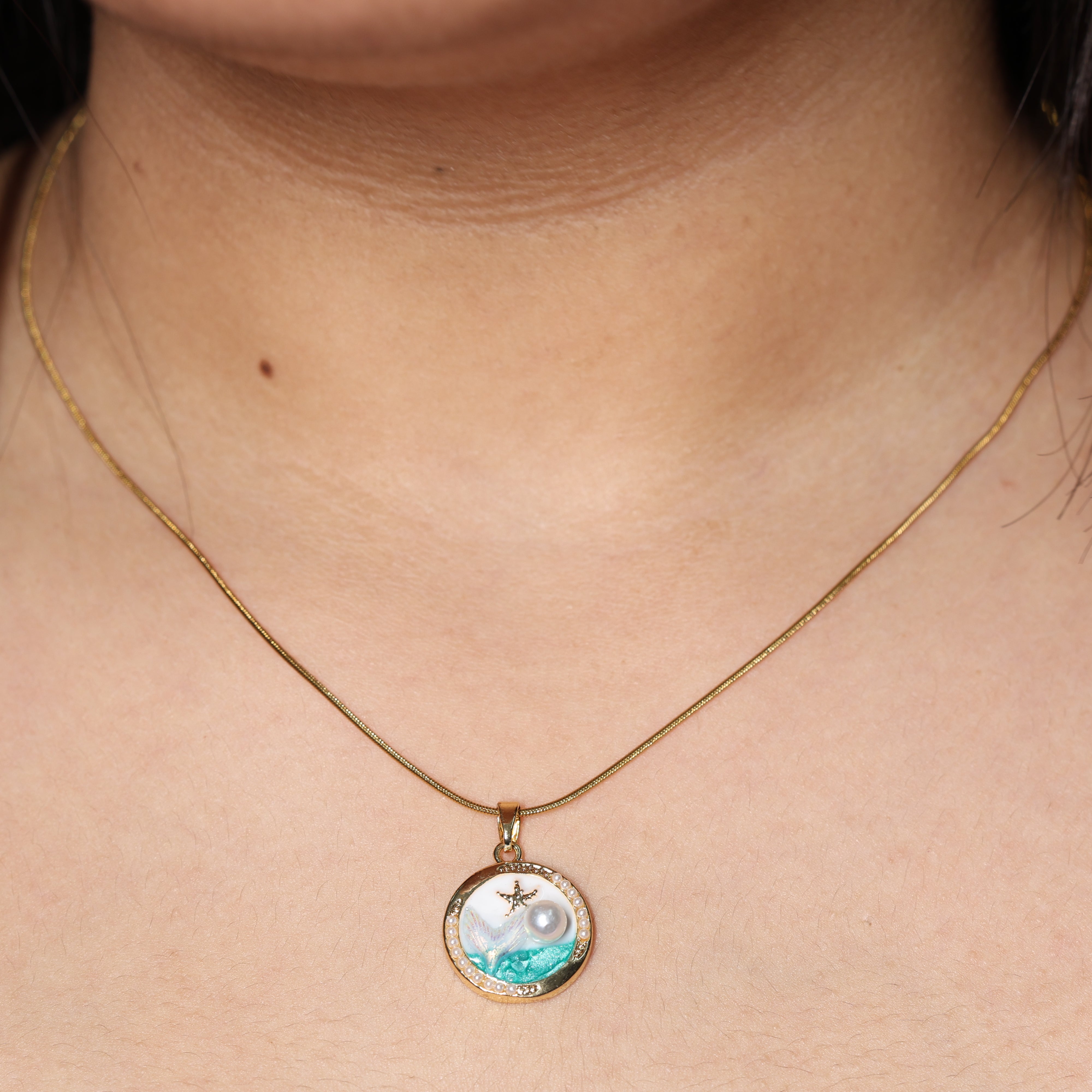 Ocean Pearl Round Pendant Necklace