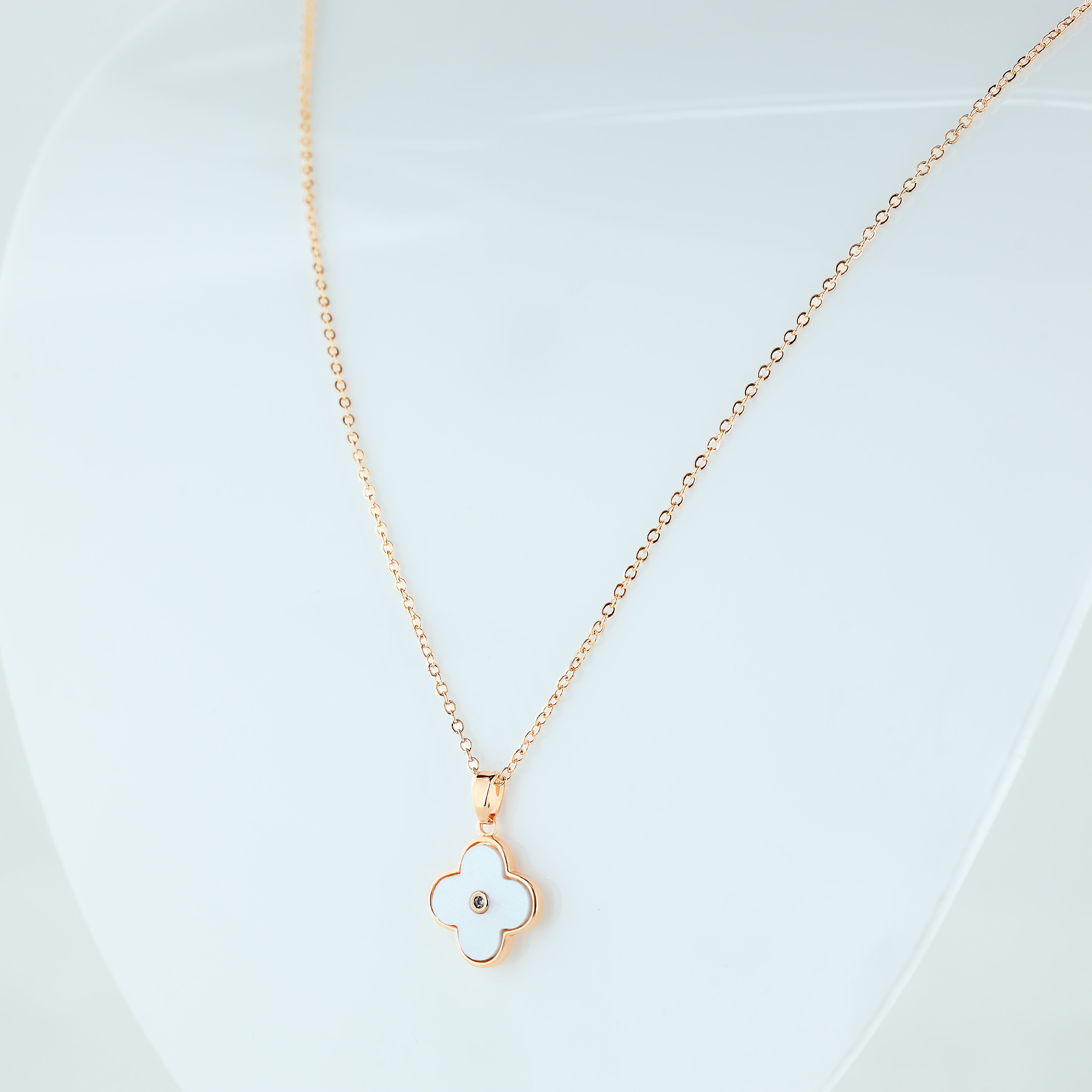 Stylish Rose Gold Plated Clover Pendant Necklace for Women