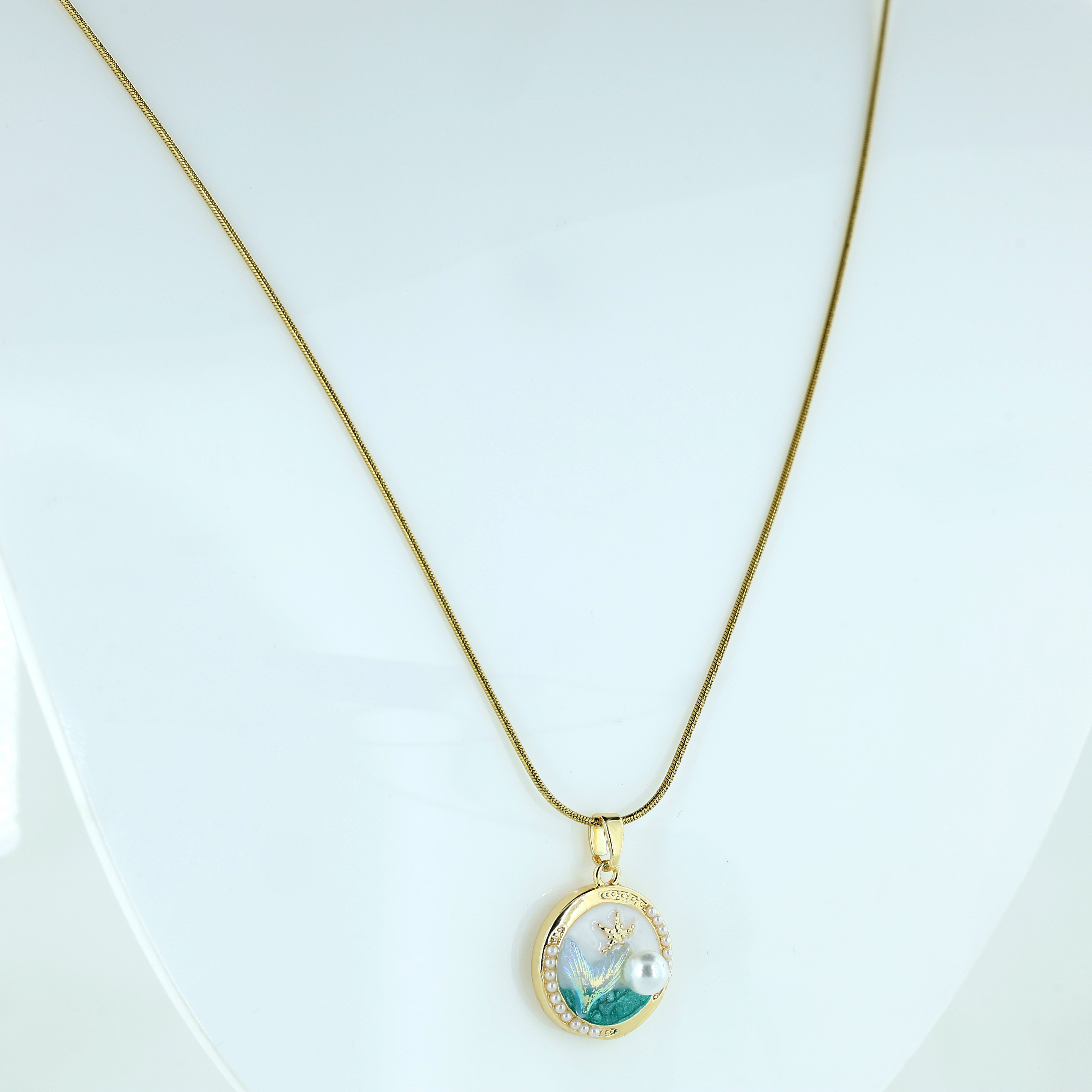 Ocean Pearl Round Pendant Necklace