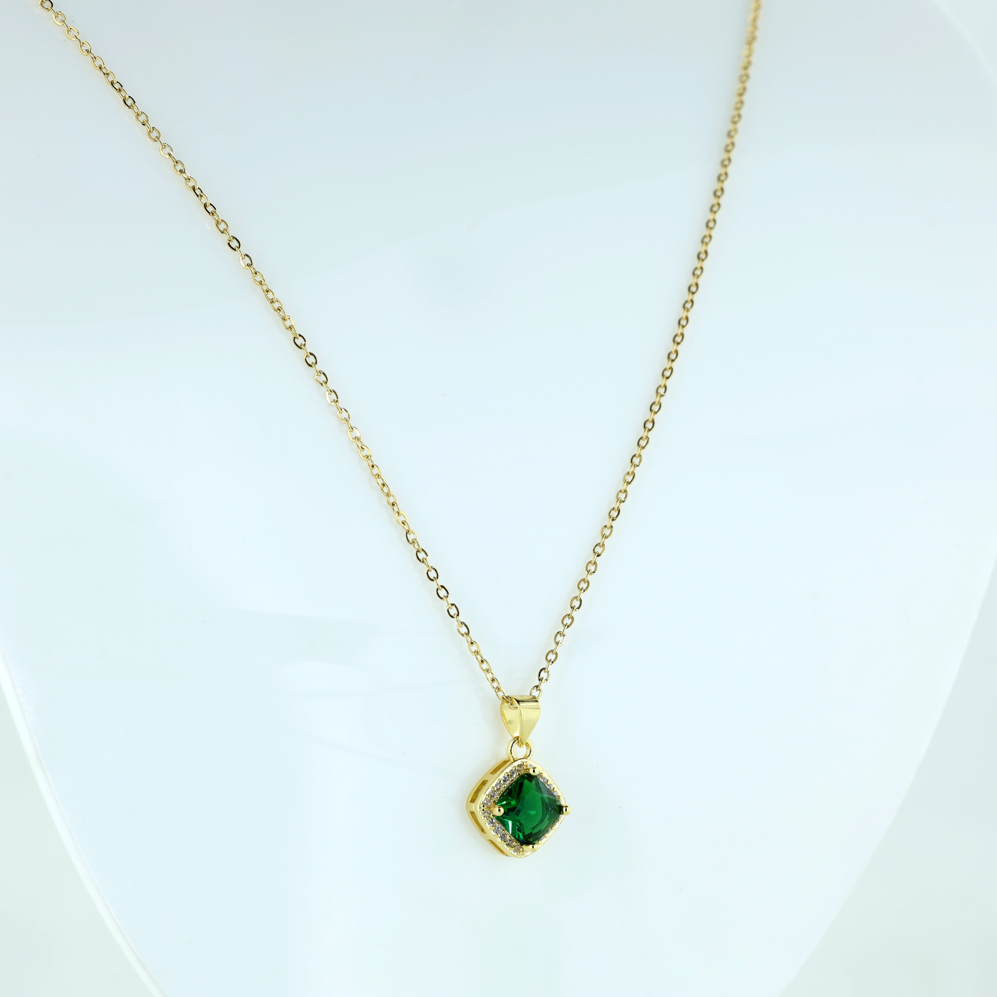 Luxury Emerald Green Crystal Pendant Necklace