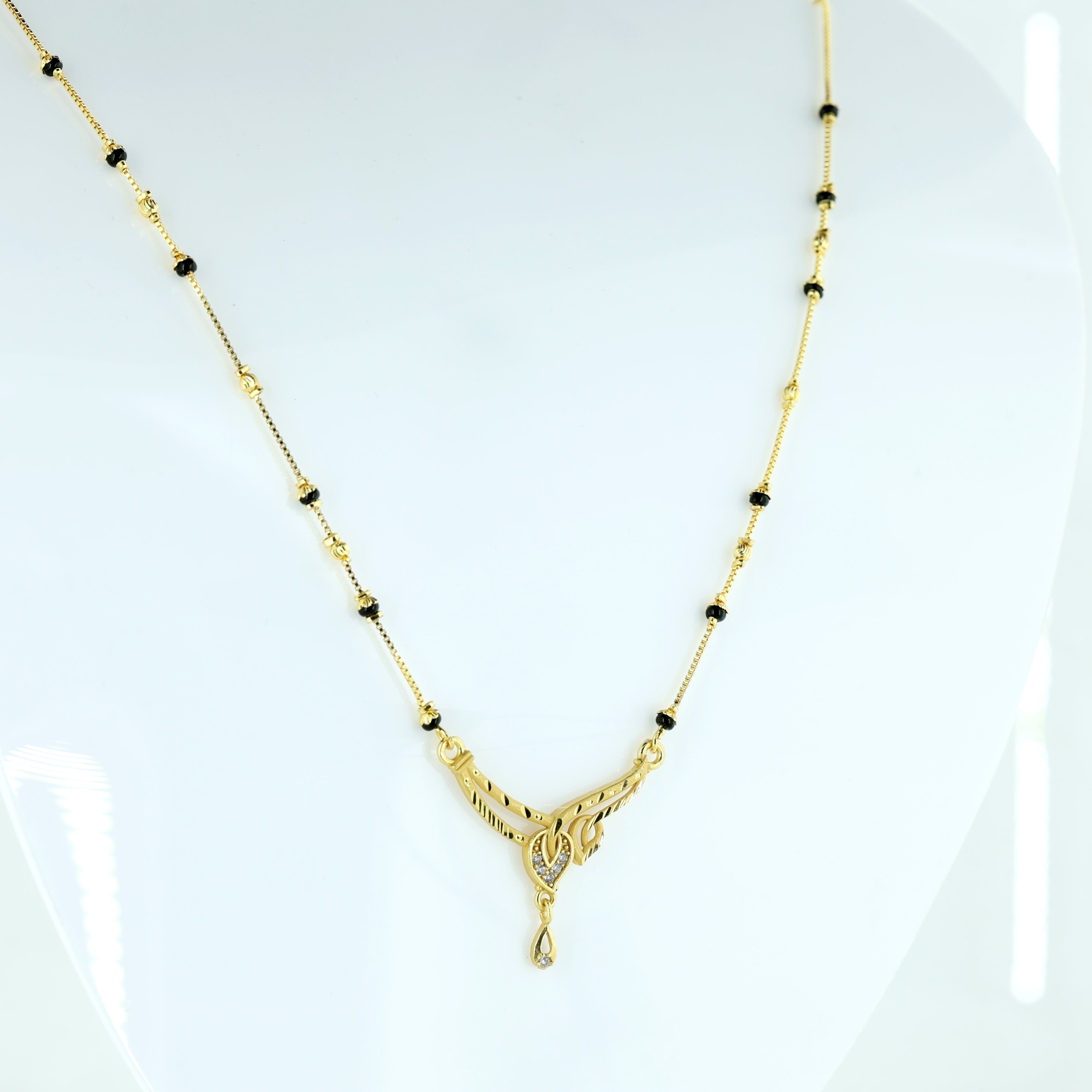 Sculpted Leaf Mangalsutra