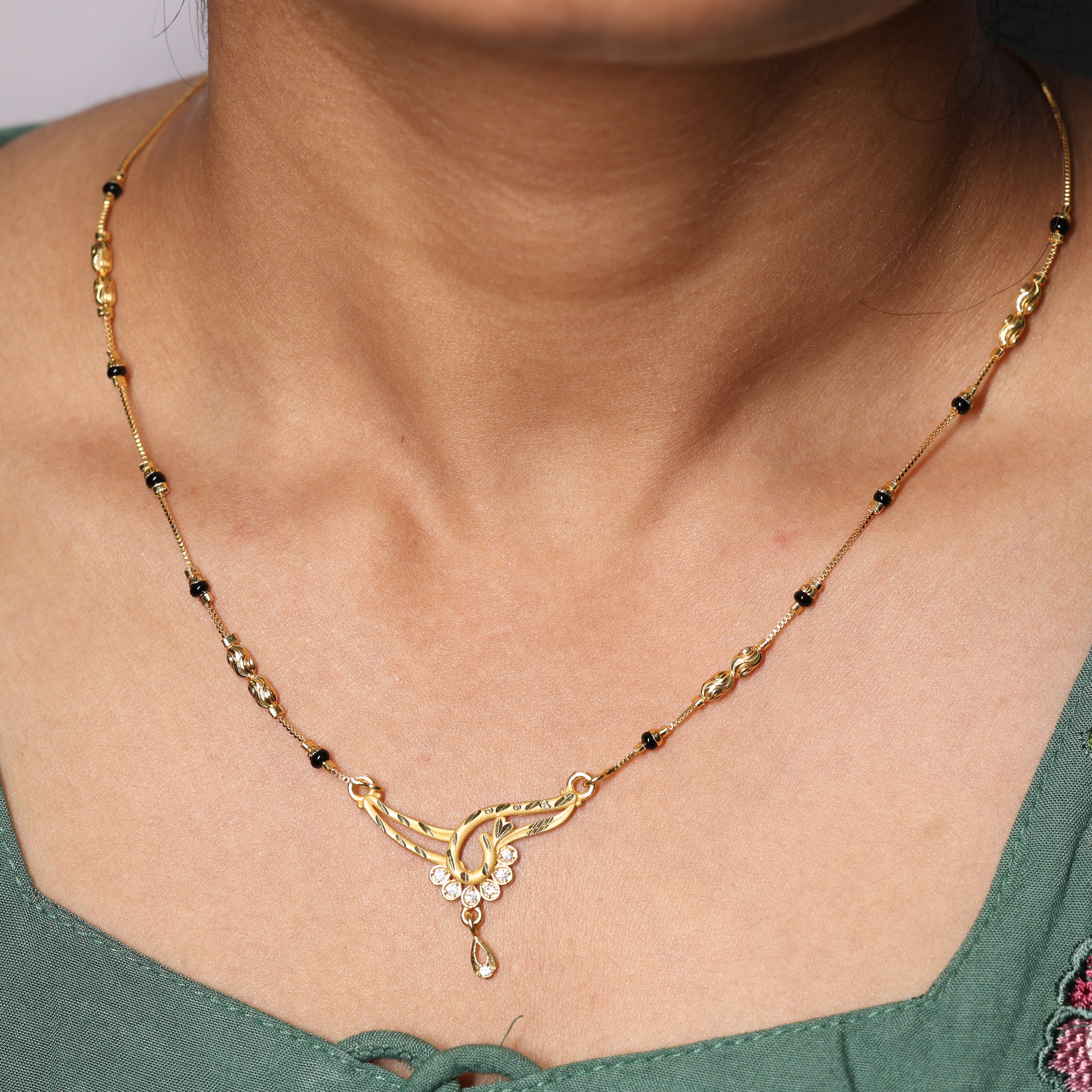 Floral Crest Mangalsutra