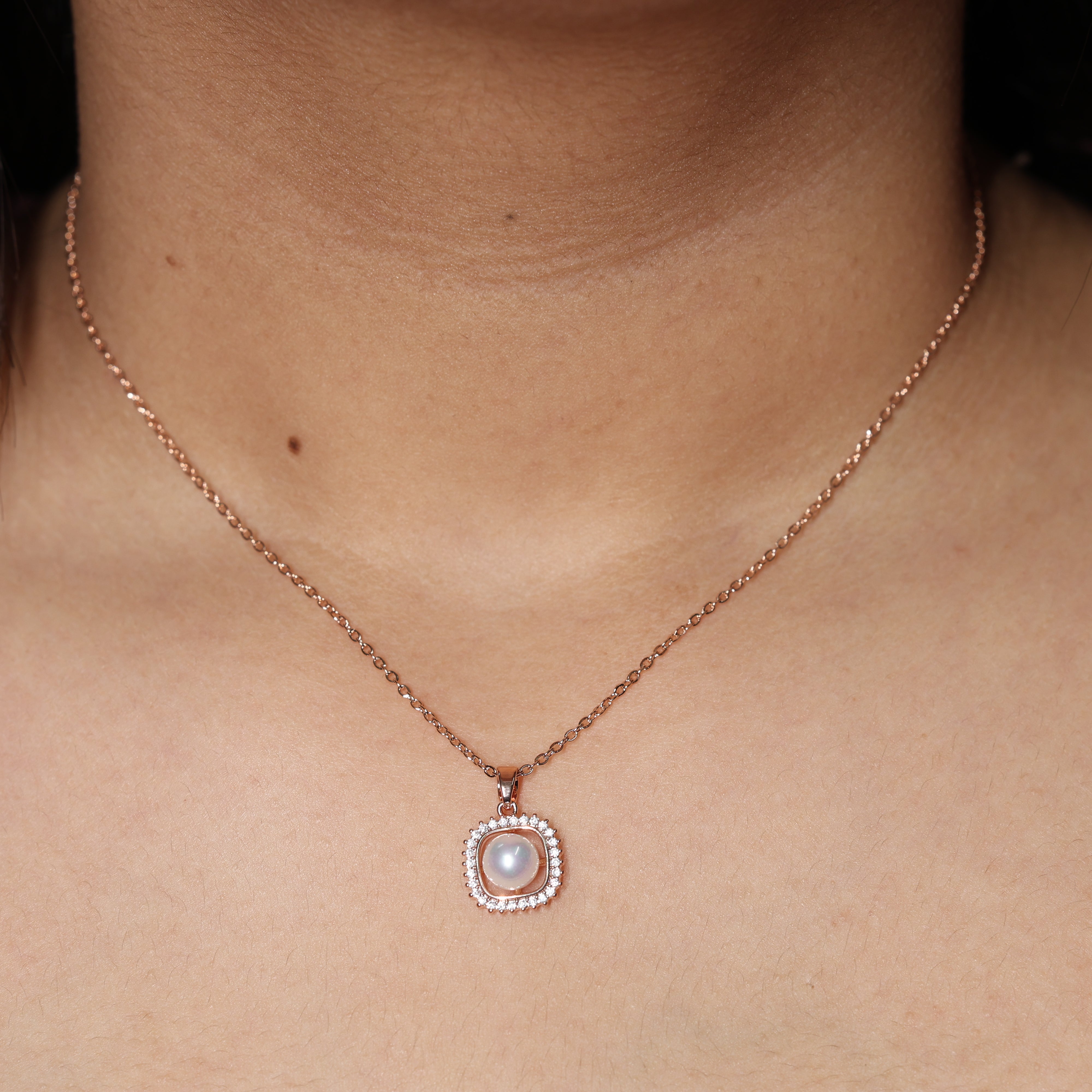Elegant Rose Gold Pearl Necklace for Women