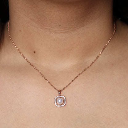 Elegant Rose Gold Pearl Necklace for Women