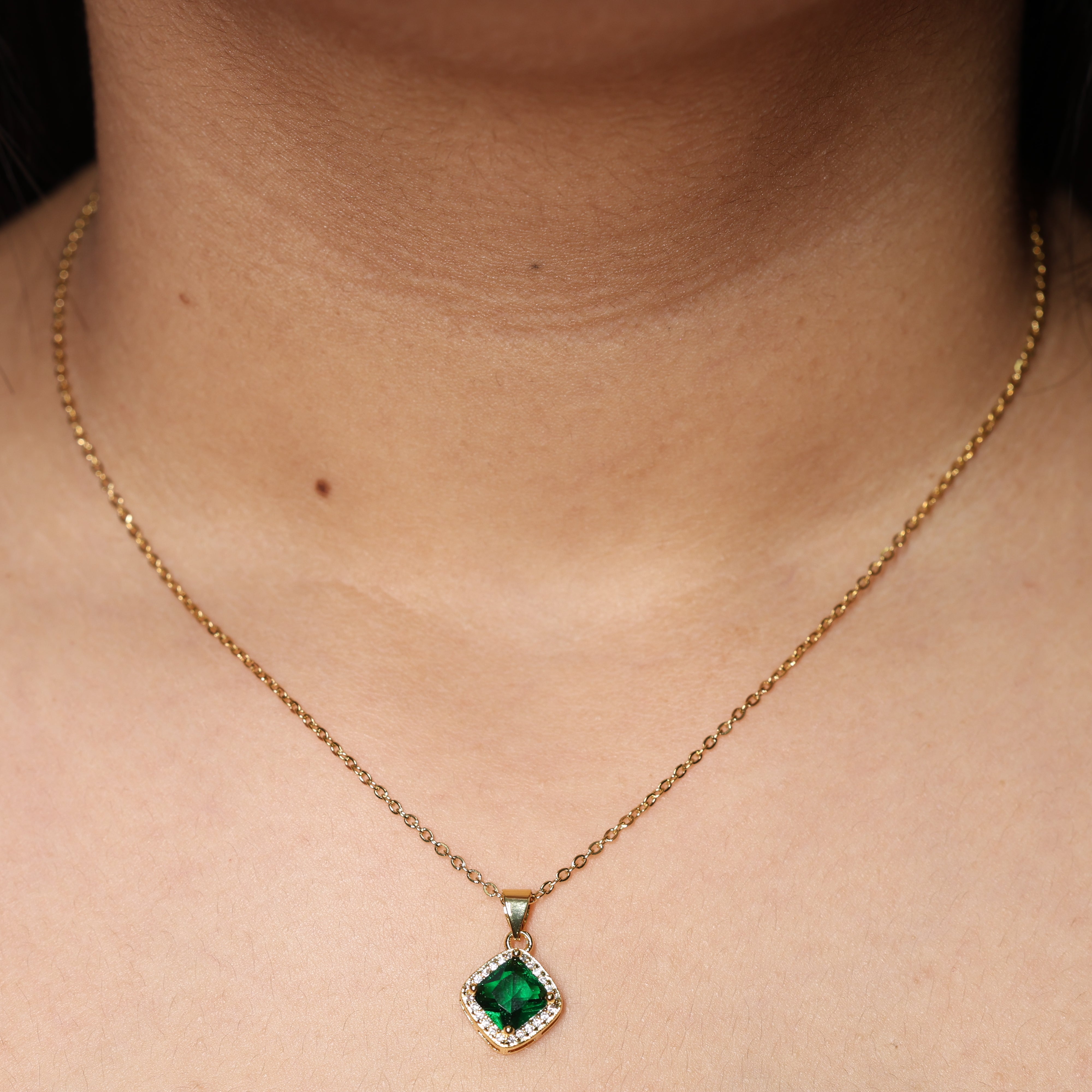 Luxury Emerald Green Crystal Pendant Necklace