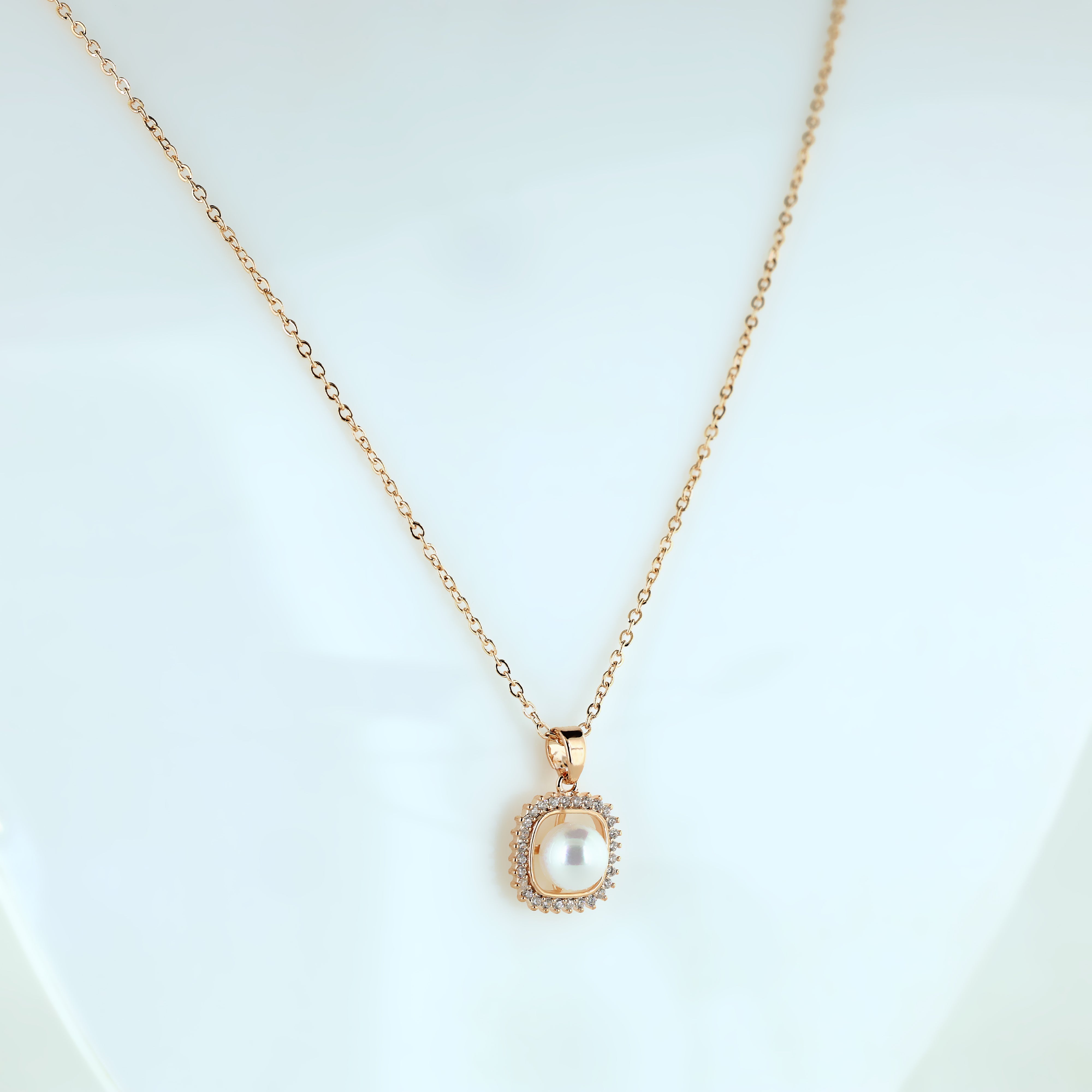 Elegant Rose Gold Pearl Necklace for Women