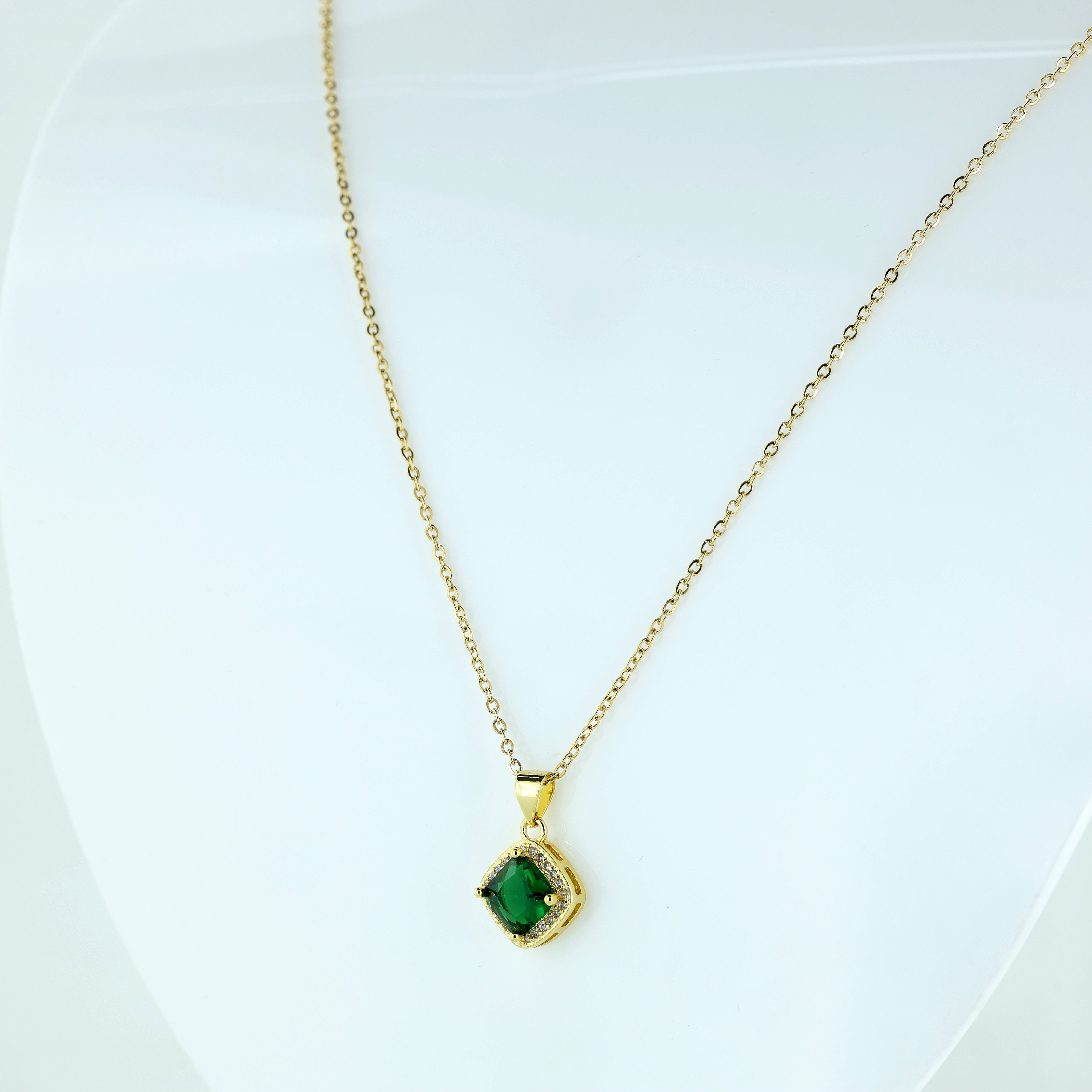 Luxury Emerald Green Crystal Pendant Necklace