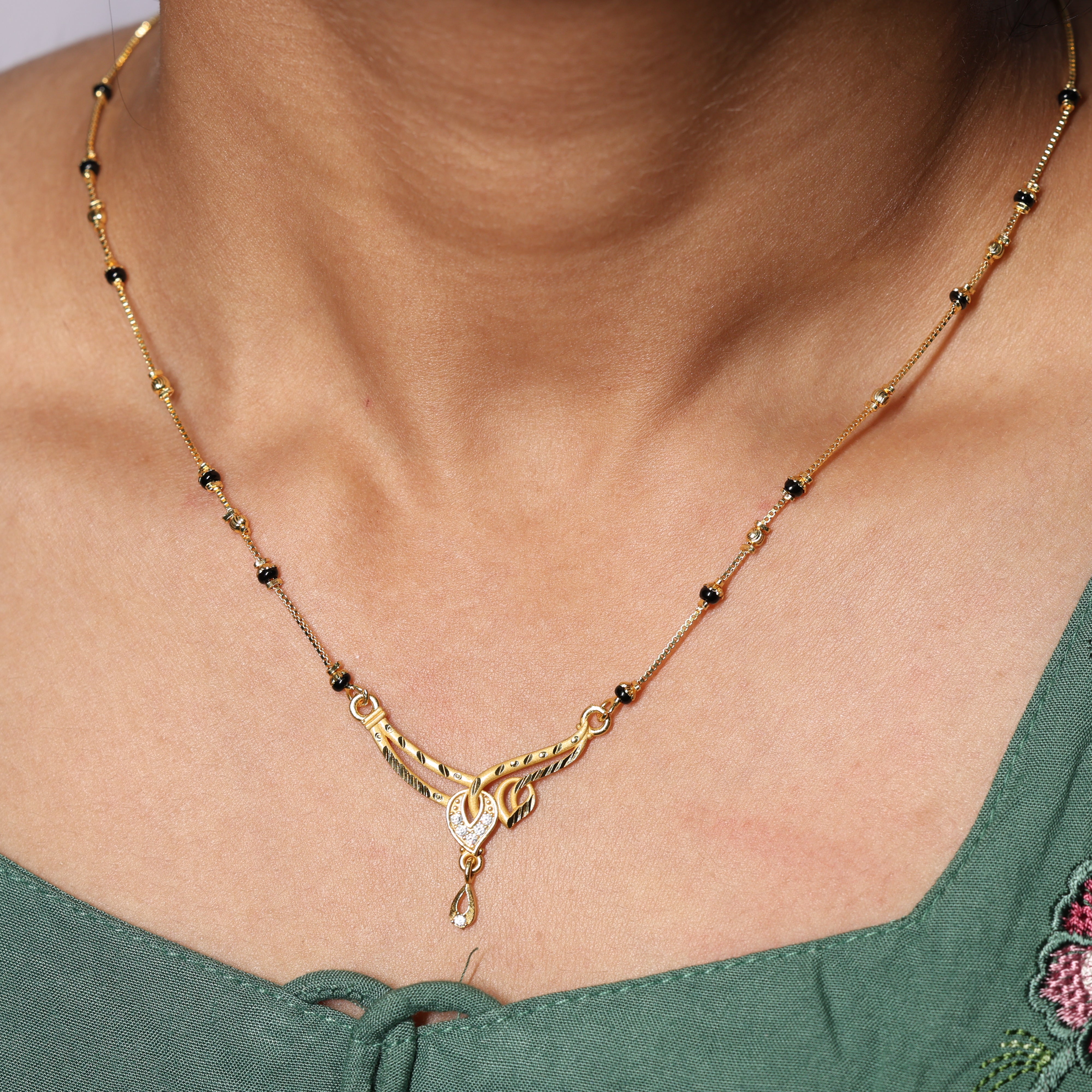 Sculpted Leaf Mangalsutra