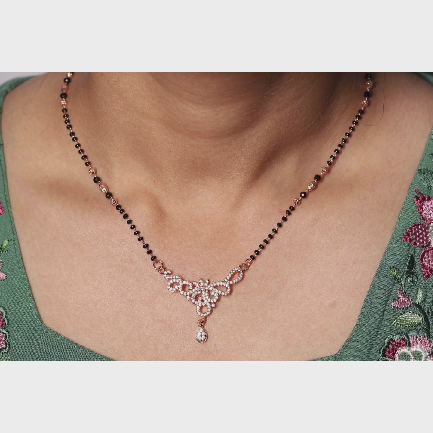 Load video: Ornate Filigree Bloom Mangalsutra