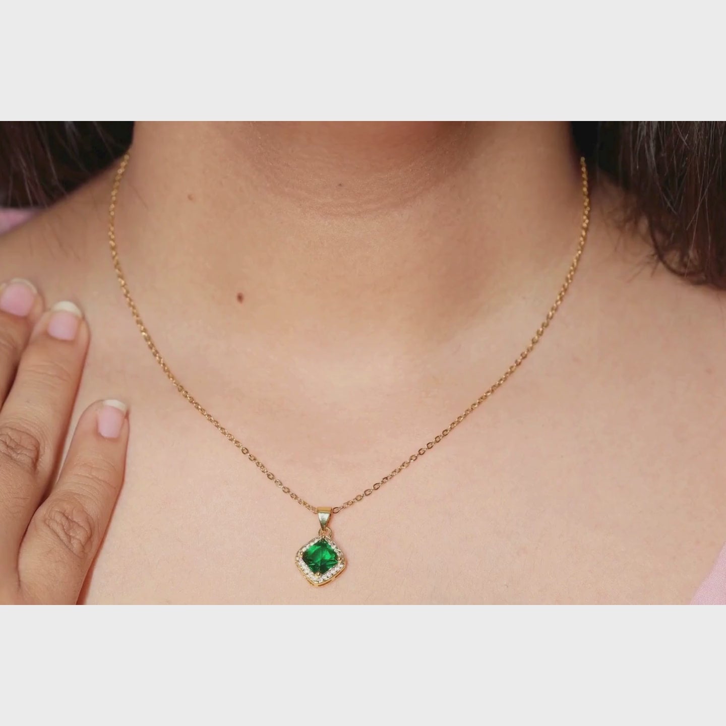 Load video: Luxury Emerald Green Crystal Pendant Necklace