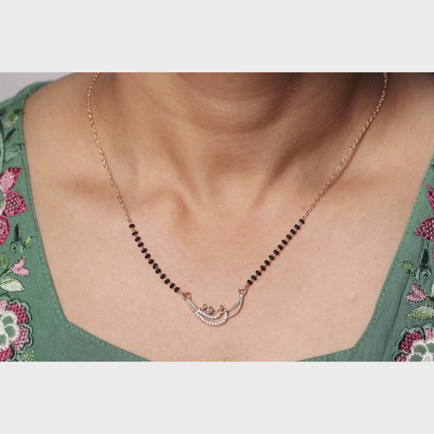 Minimalist Curved Leaf Mangalsutra